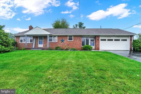 800 Delta Rd, Red Lion, PA 17356