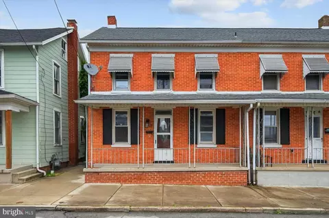 19 S Water St, Spring Grove, PA 17362