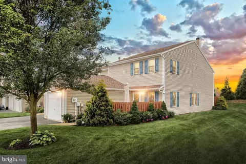 701 Stonegate Ct, York, PA 17408