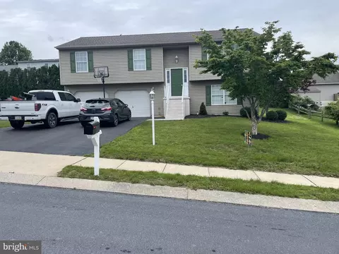 130 Asbury Ct, Mount Wolf, PA 17347