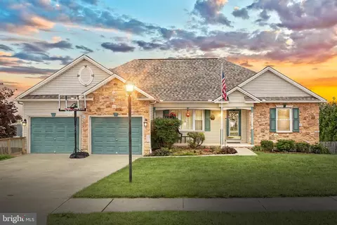 101 Hillside Rd, Hanover, PA 17331