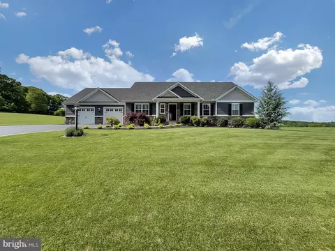 2300 Woodbrook Ct, Hanover, PA 17331