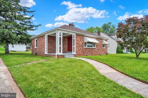 103 S 6th St, Mount Wolf, PA 17347
