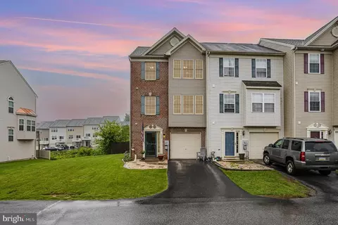 241 Country Ridge Dr, Red Lion, PA 17356