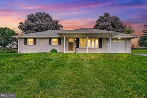 144 Ridgeview Rd, Seven Valleys, PA 17360