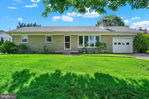 2320 Sycamore Rd, York, PA 17408