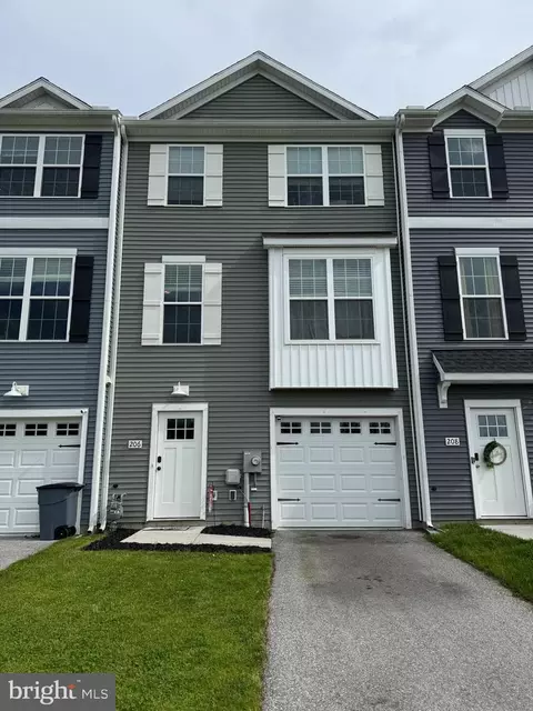 206 Overlook Dr, Hanover, PA 17331