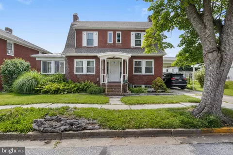 146 N Walnut St, Spring Grove, PA 17362