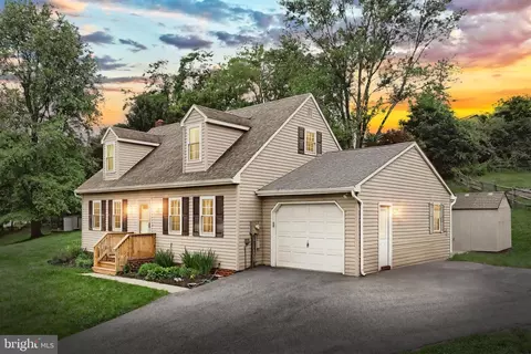 26 Hillside Ter, Glen Rock, PA 17327