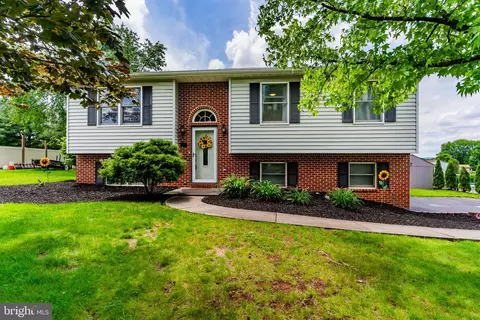 404 Clover Rd, Etters, PA 17319