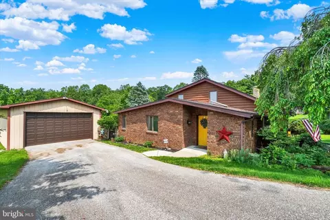 222 Seven Springs Ln, Loganville, PA 17342