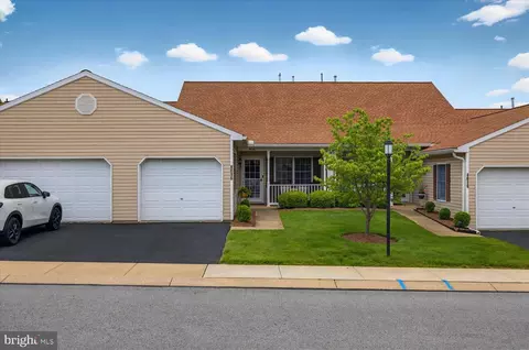 4016 Woodspring Ln #4016, York, PA 17402