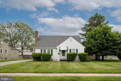 932 Sherwood St, Hanover, PA 17331