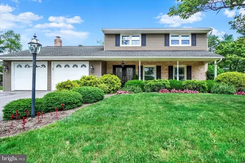 2748 Thornbridge Rd E, York, PA 17408