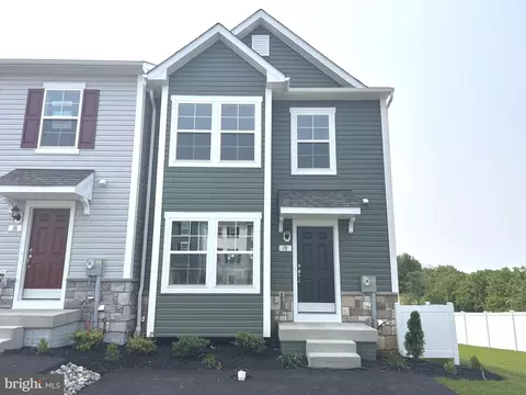 18 Angus Dr, Hanover, PA 17331