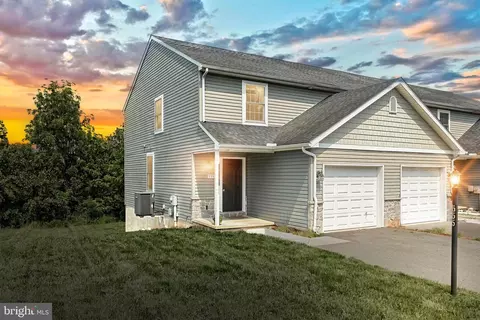 555 Kentwell Dr, York, PA 17406