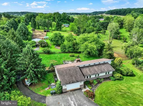 8292 Hickory Rd, Stewartstown, PA 17363