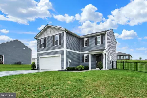 182 Knobby Hook Dr, Hanover, PA 17331