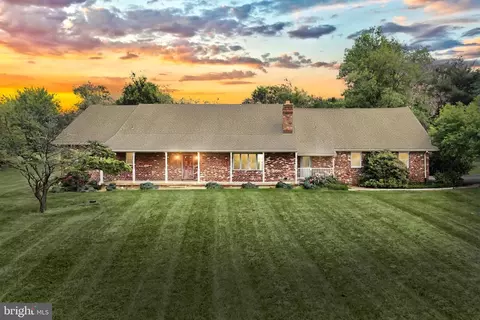 3314 Skyview Dr, Glenville, PA 17329