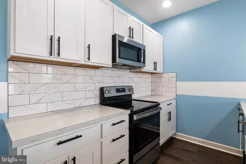 Entry Way - 263 3rd St # B, Hanover, PA 17331 photo 6 of 10