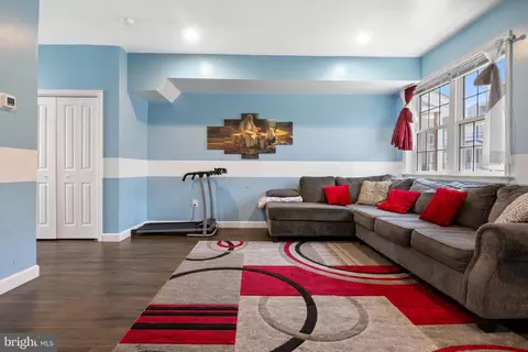 Entry Way - 263 3rd St # B, Hanover, PA 17331 photo 2 of 10