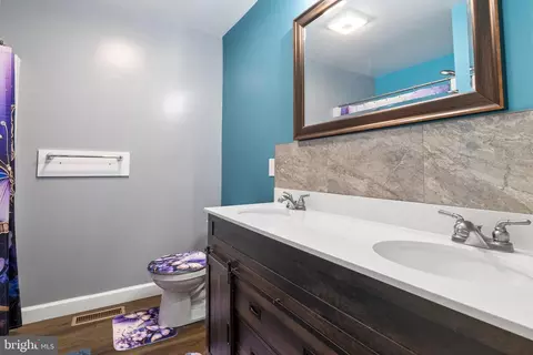 Bath - 263 3rd St # B, Hanover, PA 17331 photo 1 of 2