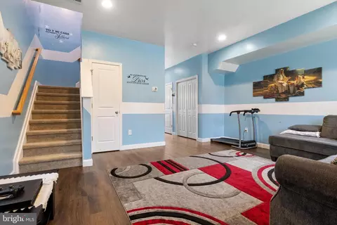 Entry Way - 263 3rd St # B, Hanover, PA 17331 photo 1 of 10