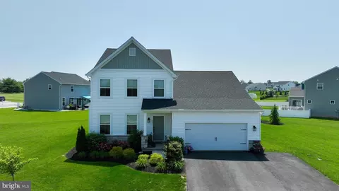 4052 Country Dr, Dover, PA 17315