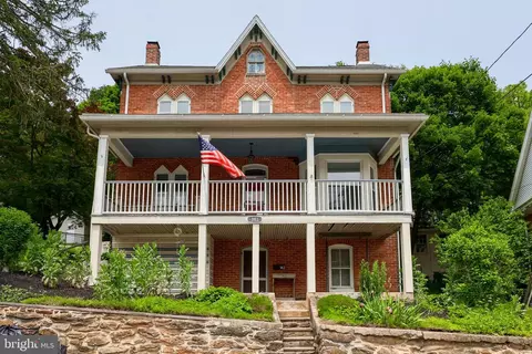 143 Hanover St, Glen Rock, PA 17327