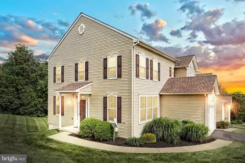 2236 Live Oak Ln #2236, York, PA 17406