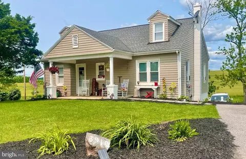 3910 N Biesecker Rd, Thomasville, PA 17364