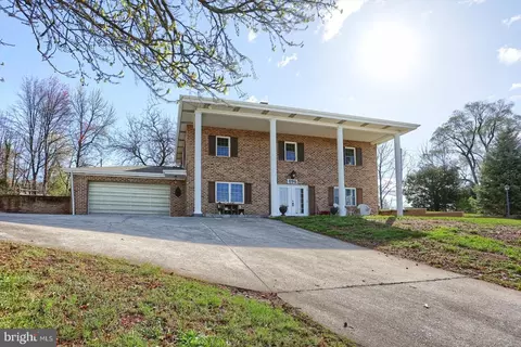 896 Hershey Heights Rd, Hanover, PA 17331