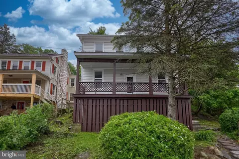 2 E Pennsylvania Ave, Yoe, PA 17313