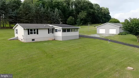 1953 Renoll Ln, Spring Grove, PA 17362