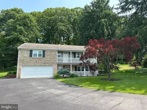 415 Folkstone Ct, York, PA 17402