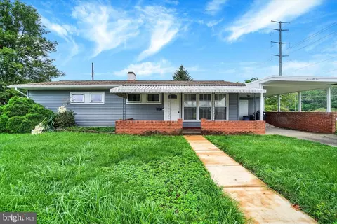 701 Kelly Dr, York, PA 17404