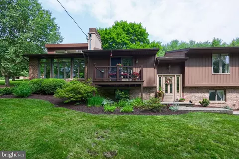 2916 Graydon Rd, Glen Rock, PA 17327