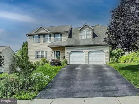 25 Domenick Dr, York, PA 17402
