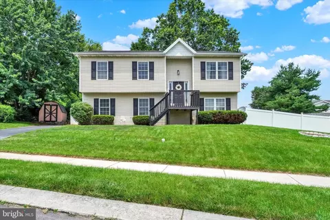 25 Susquehannock Dr, York Haven, PA 17370