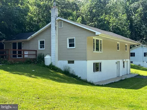 2930 Martin Dr, Seven Valleys, PA 17360