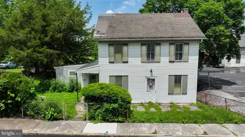 42 S 2nd St, Mount Wolf, PA 17347
