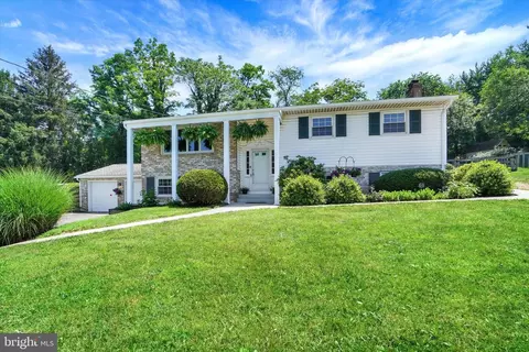 2160 Blenheim Ct, York, PA 17403