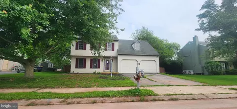 2761 Olde Field Dr, York, PA 17408