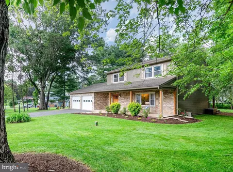 2 Ashley Dr, Dillsburg, PA 17019