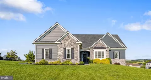 211 Hauer Ter, Spring Grove, PA 17362