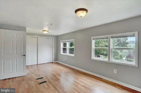 46 E High St, Windsor, PA 17366 photo 18