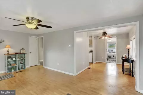 46 E High St, Windsor, PA 17366 photo 6