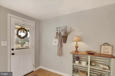 46 E High St, Windsor, PA 17366 photo 5