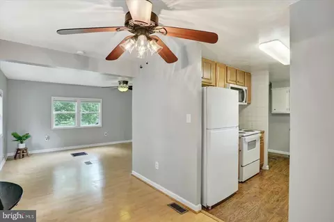 46 E High St, Windsor, PA 17366 photo 10