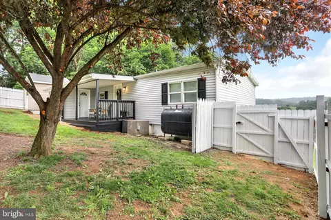 46 E High St, Windsor, PA 17366 photo 25